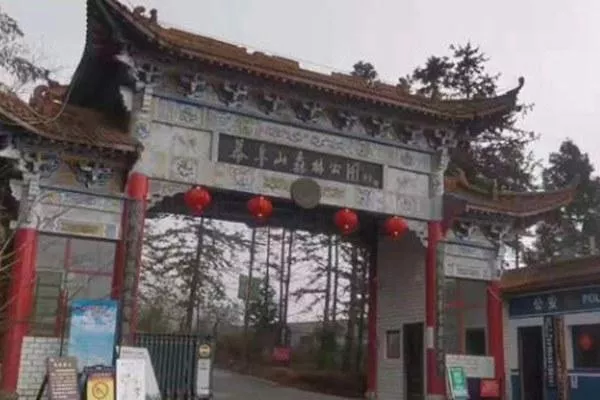 天岳幕阜山可以開(kāi)車到山頂嗎